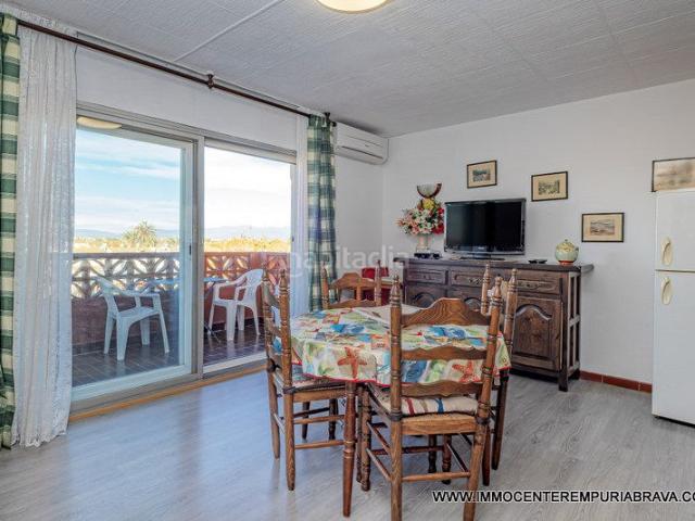 Piso en venta en Empuriabrava, Muga Gran Reserva Badia Costa Brava. Apartamento de dos habitaciones en el centro de Empuriabrava. Pisos.