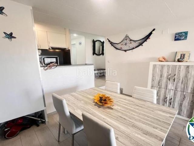 Piso en venta en Empuriabrava, Muga Gran Reserva Badia Costa Brava. GRAN RESERVA Apartamento reformado de 2 dormitorios con terraza en complejo con piscinas y jardines. Pisos.