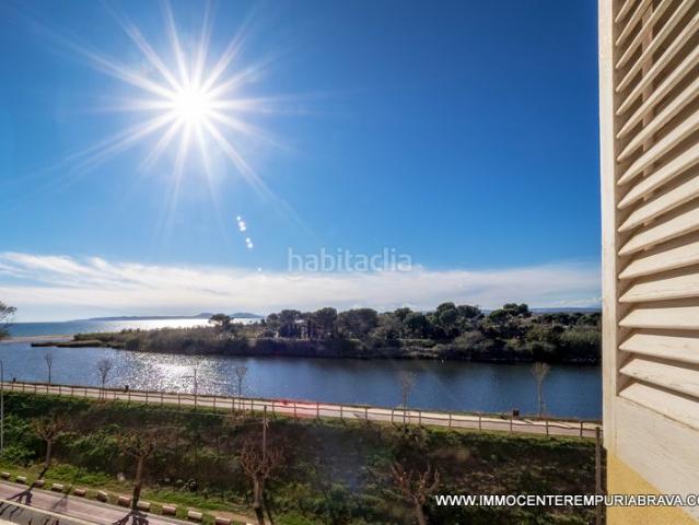 Piso en venta en Empuriabrava, Muga Gran Reserva Badia Costa Brava. Hermoso apartamento en el centro de Empuriabrava. Pisos.