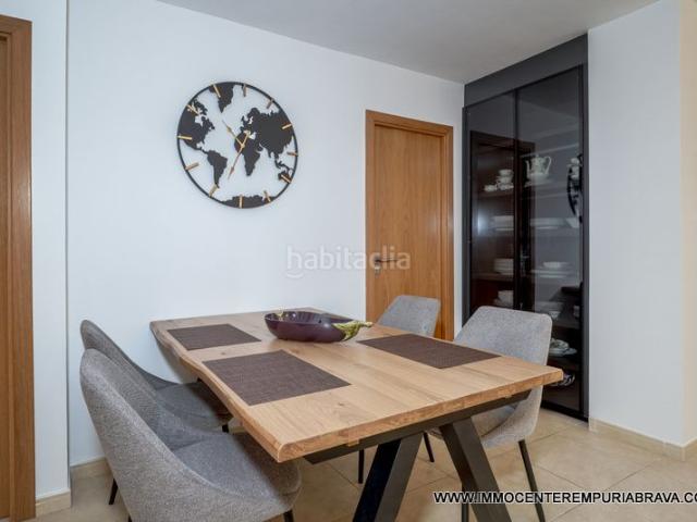 Piso en venta en Empuriabrava, Muga Gran Reserva Badia Costa Brava. Impresionante apartamento de tres dormitorios frente a la playa. Pisos.