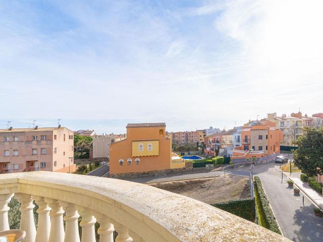 Piso en venta en Empuriabrava, Muga Gran Reserva Badia Costa Brava. Moderno apartamento con piscina comunitaria y plaza de aparcamiento. Pisos.