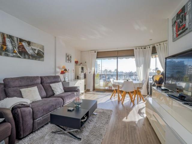 Piso en venta en Empuriabrava, Port Grec Port Moxó Costa Brava. Impresionante apartamento de dos habitaciones junto al puerto. Pisos.