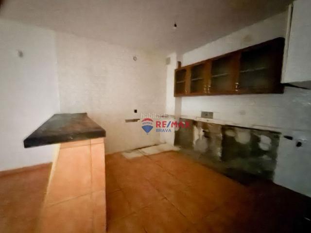 Piso en venta en Empuriabrava, Puigmal Mas Nou Costa Brava. Empuriabrava, Puigmal Apartamento para reformar con amplia terraza y gran potencial de revalorización. Pisos.
