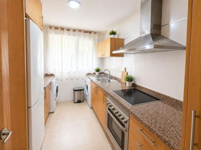 Piso en venta en Enguera. LUMINOSO PISO EN PRIMERA PLANTA CON VISTAS ABIERTAS EN ZONA. Pisos.