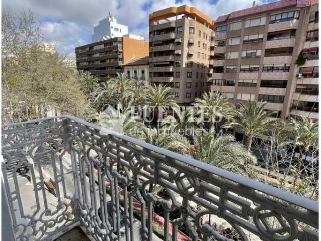 Piso en Venta en Ensanche Diputación
