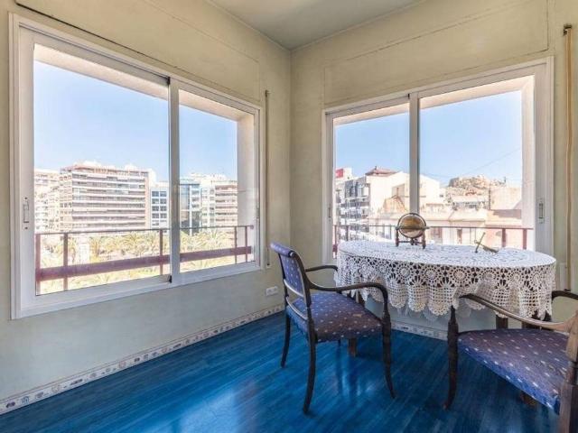 Piso en Venta en Ensanche Diputación