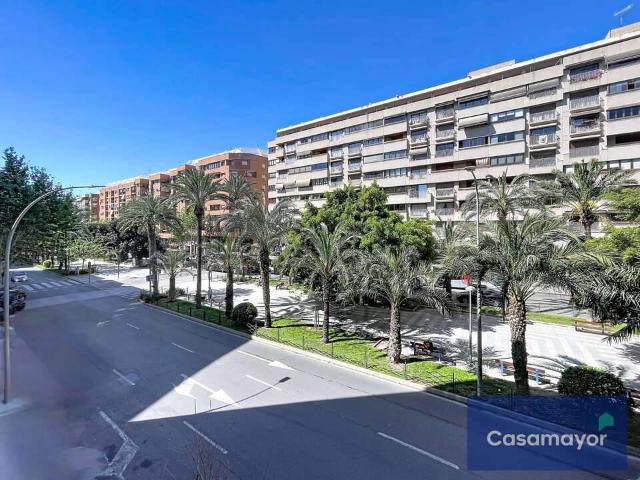 Piso en Venta en Ensanche Diputación