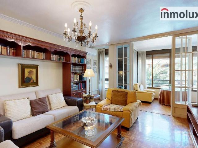 Piso en Venta en Ensanche Diputación