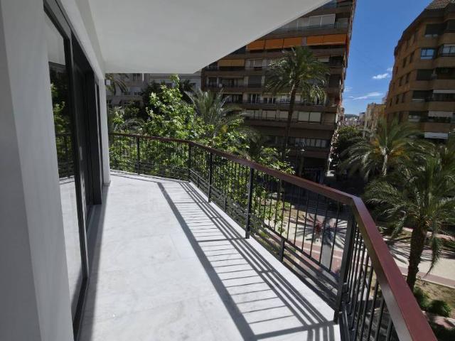 Piso en Venta en Ensanche Diputación