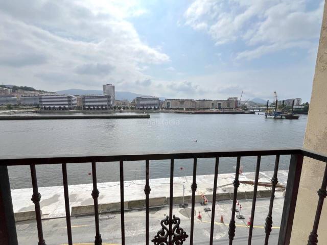 Piso en venta en Erandio. Piso muy luminoso en Primera Línea de Ría en Erandio Vistas Despejadas y Luz Natural. Pisos.