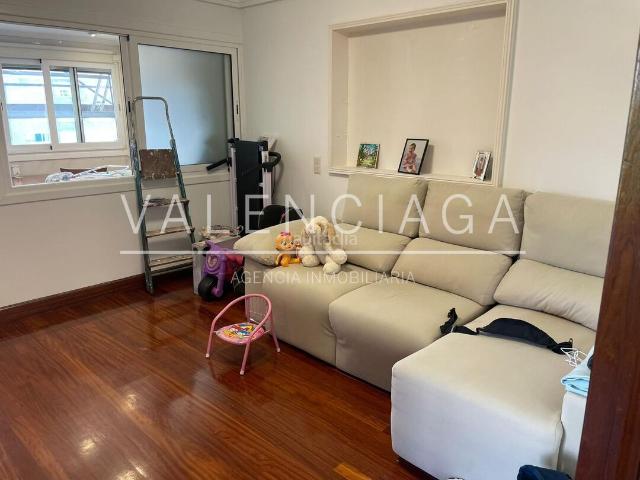 Piso en venta en Errenteria, Capuchinos Galtzaraborda. Piso en Capuchinos en edificio totalmente rehabilitado de 3 habitaciones, baño y aseo. Alto con vistas despejadas. Pisos.