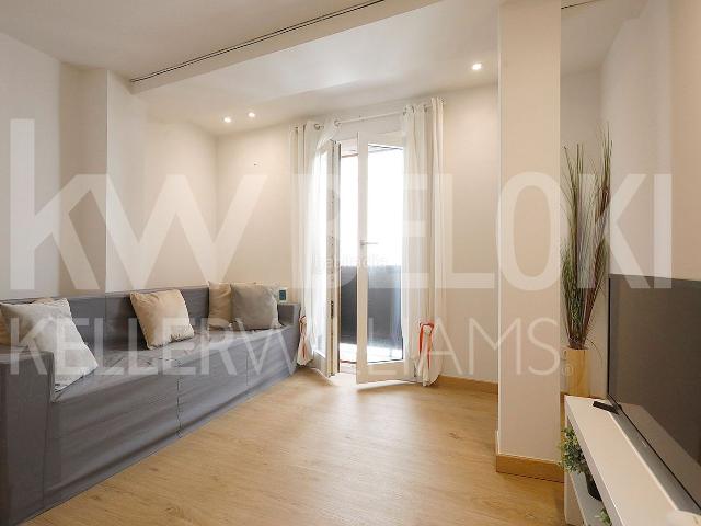 Piso en venta en Errenteria, Centro. Piso completamente reformado con cocina abierta y balcones. Pisos.