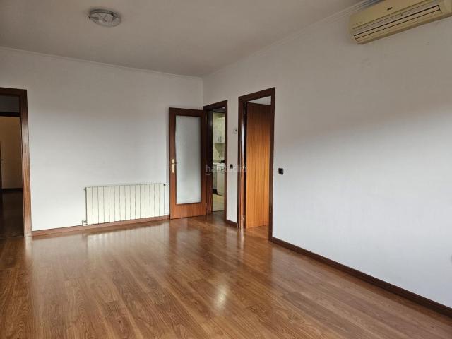Piso en venta en Esparreguera, Nucli Urbà. Acogedor Piso en Esparreguera Oportunidad Única. Pisos.