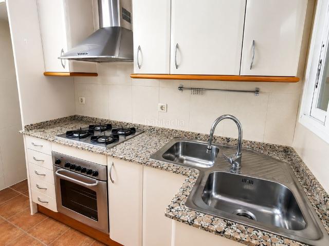 Piso en venta en Esplugues de Llobregat, Can Clota. Piso en venta con calefacción, suelo de Parket y patio interior. Pisos Esplugues de.