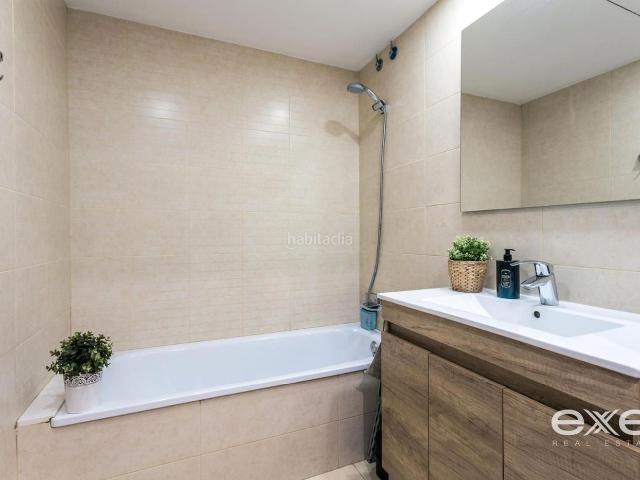 Piso en venta en Esplugues de Llobregat, Centre. Piso esquinero con terraza en Esplugues, zona Centro. Pisos Esplugues de.