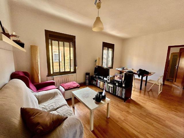 Piso en venta en Esplugues de Llobregat, de 58 m² 3 habitaciones por 235.000