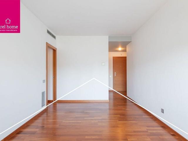 Piso en venta en calle CL Josep Anselm Clave, Esplugues de Llobregat, de 57 m² 2 habitaciones por 468.000