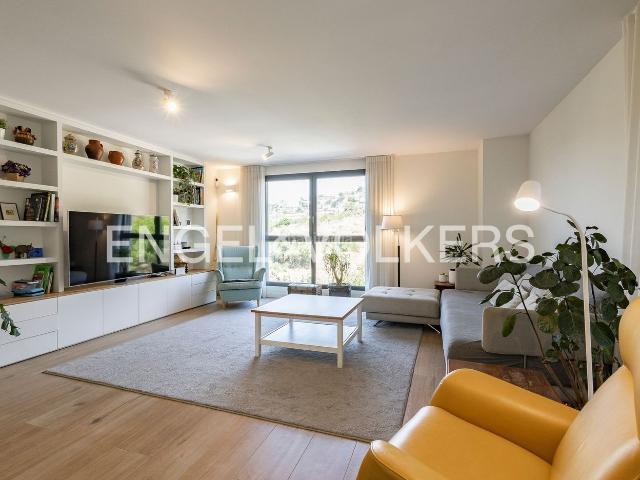 Piso en venta en Esplugues de Llobregat, Finestrelles. Exclusiva vivienda de alto standing con vistas panorámicas a Collserola. Pisos Esplugues de.