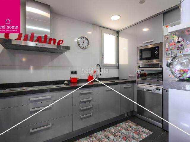 Piso en venta en Esplugues de Llobregat, La Plana. Exclusiva vivienda totalmente exterior con impresionantes vistas. Pisos Esplugues de.