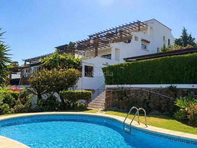 Piso en venta en Estepona, Buenas Noches. Descubre este fantástico apartamento de 3 dormitorios en Buenos Noches. Pisos.