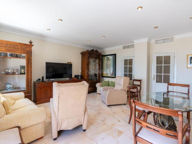 Piso en venta en Estepona, Centro. Vivienda con vistas al mar en Avenida España, Estepona. Pisos.