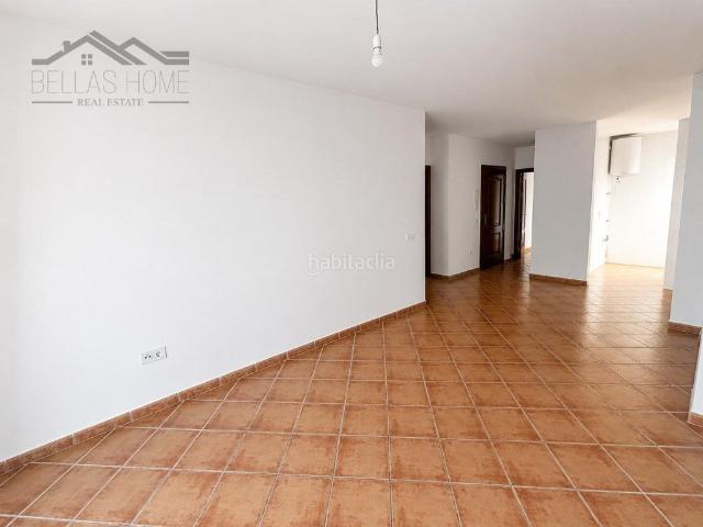 Piso en venta en Estepona, Centro. Piso recién reformado en pleno casco antiguo de Estepona, a solo 350 metros de la playa. Pisos.