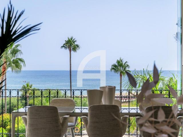 Piso en venta en Estepona, El Velerín. Apartamento en Primera Línea de Playa Nueva Milla de Oro Estepona. Pisos.