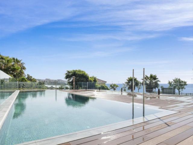 Piso en venta en Estepona, Guadalobón. Luxury 2 Bedroom Seafront Apartment In Estepona. Pisos.