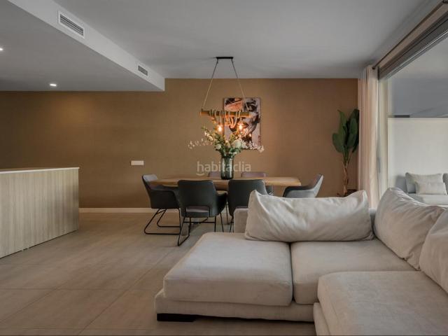 Piso en venta en Estepona, La Concha Resina Golf. Le damos la bienvenida a este elegante y contemporáneo apartamento situado en la codiciada urbanización Vanian Gardens, perfectame. Pisos.
