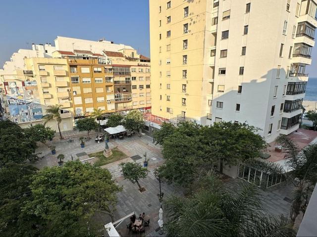 Piso en venta en Estepona, Puerto de Estepona. Vive donde otros solo sueñan vacacionar! Este moderno apartamento te ofrece la combinación perfecta de comodidad, estilo y una ubi. Pisos.