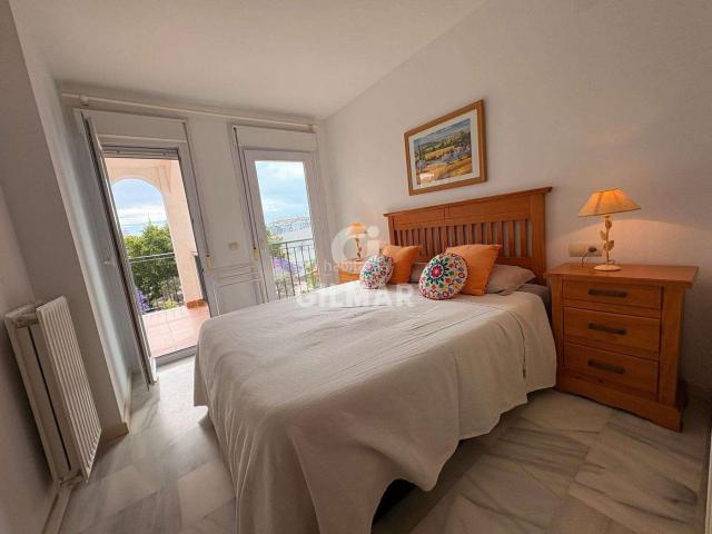 Piso en venta en Estepona, Puerto de Estepona. Descubre este fantástico apartamento situado en una de las zonas más cotizadas de Estepona, junto al puerto deportivo y a pocos pa. Pisos.