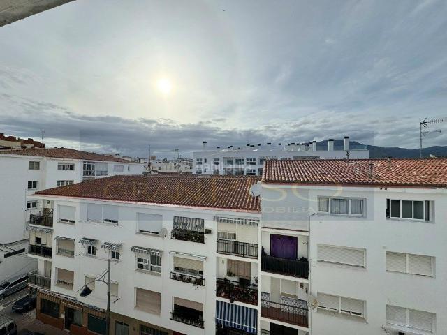 Piso en venta en Estepona, Puerto de Estepona. Luminoso piso de 3 habitaciones con terraza en 2.linea de Playa, Estepona. Pisos.