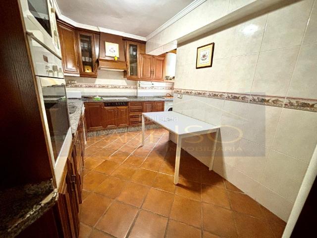 Piso en venta en Estepona, Puerto de Estepona. Luminoso piso de 3 habitaciones en 2.Linea de la Playa, Estepona. Pisos.