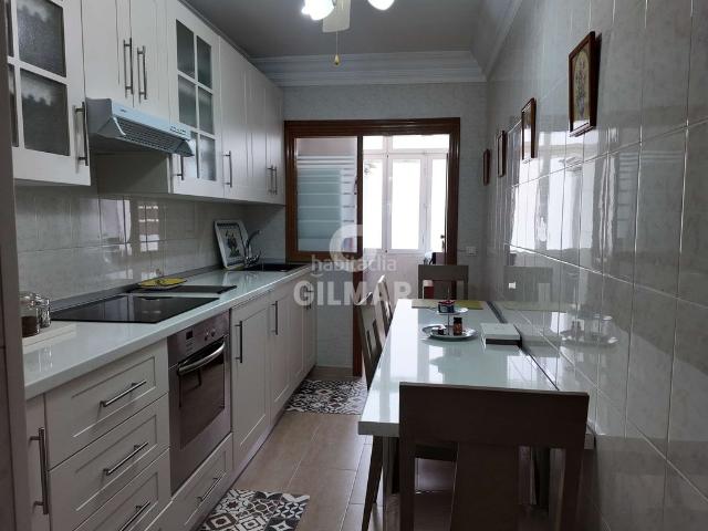 Piso en venta en Estepona, Puerto de Estepona. Magnífico piso situado en una de las zonas más cotizadas de Estepona, a tan solo 20 metros del paseo marítimo y con agradables vis. Pisos.