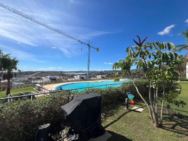 Piso en venta en Estepona, Parque Central. Entre las propiedades más lujosas de toda la Costa del Sol, se encuentra este impresionante apartamento en planta baja de 4 dormit. Pisos.