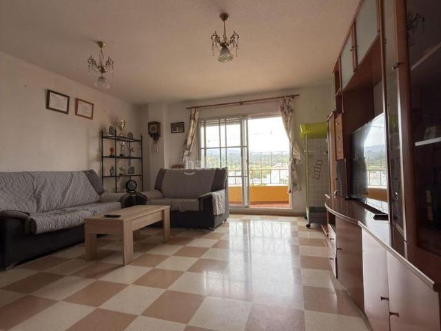 Piso en venta en Estepona, Sierra de Estepona Avda. de Andalucía. Piso en venta en Avda. Andalucía Ambulatorio, 4 dormitorios. Pisos.