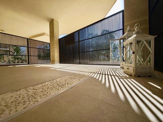 Piso en venta en Fuengirola, Castillo Sohail Myramar. BONITO BAJO DE LUJO EN RESIDENCIAL DOÑA SOFIA. Pisos.