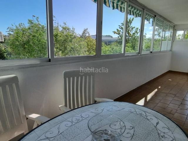 Piso en venta en Fuengirola, Castillo Sohail Myramar. Magnífico piso para actualizar con terraza, parking, pisicina y pista de tenis comunitario. Pisos.
