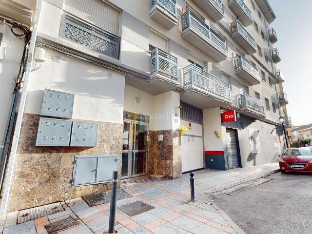 Piso en venta en Fuengirola, Centro ciudad. Vive el centro de Fuengirola con todas las comodidades 3 dormitorios, garaje y balcón. Pisos.