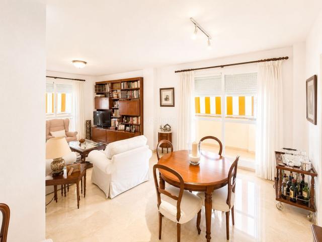 Piso en venta en Fuengirola, Centro ciudad. Piso de 3 dormitorios con terraza de 50 M2 en los boliches. Pisos.