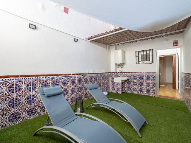 Piso en venta en Fuengirola, Los Pacos. Oportunidad de inversión en Los Pacos: vivienda en planta baja con amplio patio privado y ubicación inmejorable. Pisos.