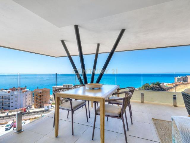 Piso en venta en Fuengirola, Las Gaviotas Carvajal. Apartamento novo e moderno em Carvajal, Fuengirola, Málaga. Pisos.