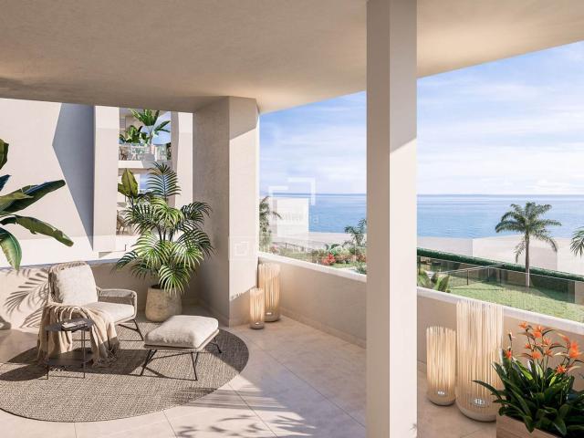 Piso en venta en Fuengirola, Las Gaviotas Carvajal. Higuerón Bay Residences, exclusivo piso en planta baja de 3 dormitorios con terraza y jardín en venta en la zona de Higuerón, Cost. Pisos.