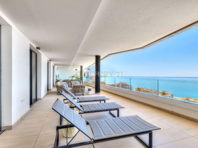 Piso en venta en Fuengirola, Las Gaviotas Carvajal. Piso doble en venta en Carvajal, Fuengirola. Málaga. Pisos.