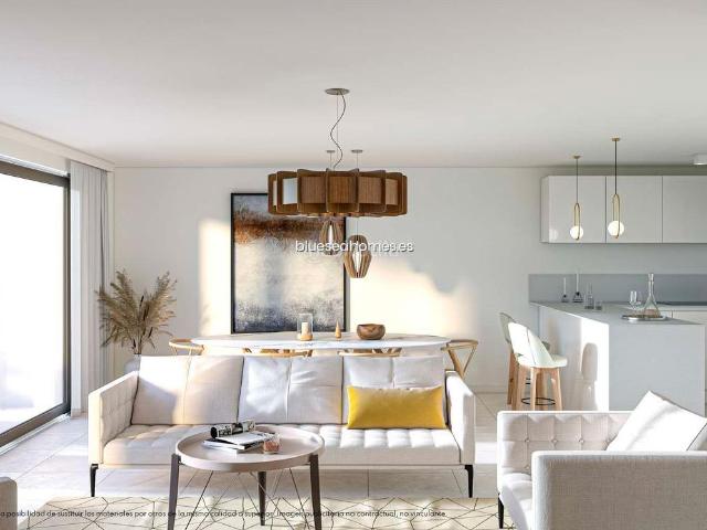 Piso en venta en Fuengirola, Las Gaviotas Carvajal. Venta de piso con tres dormitorios en Benalmádena, Málaga, Costa del Sol. Pisos.
