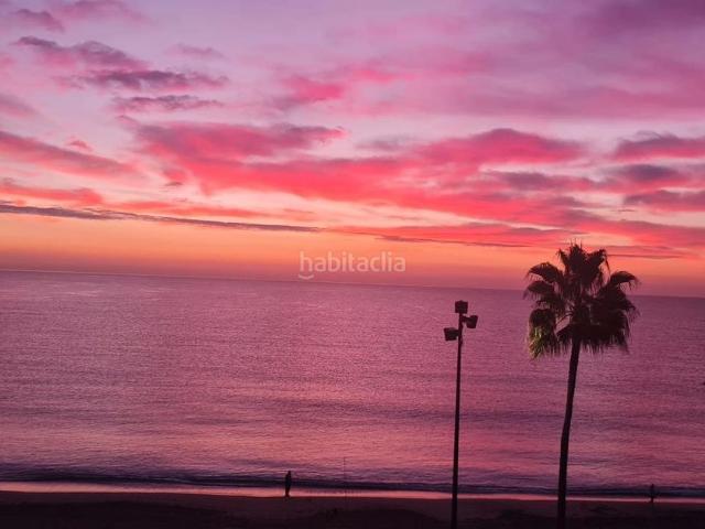 Piso en venta en Fuengirola, Playa de los Boliches. Piso en venta en 1ª línea de playa, en el corazón del Paseo Marítimo Rey de España, Fuengirola Málaga. Pisos.