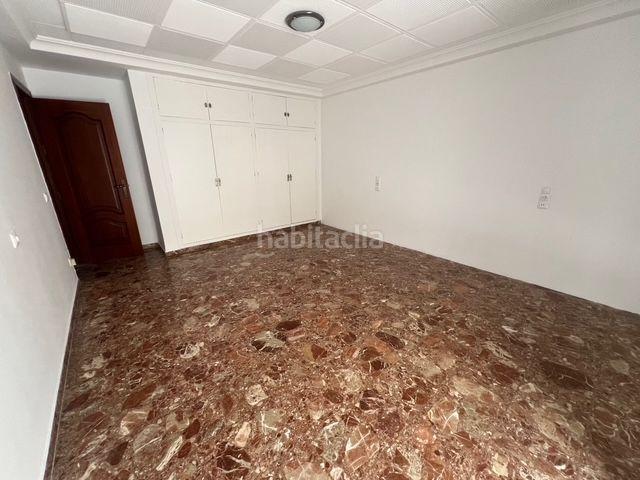 Piso en venta en Fuengirola, Puerto Deportivo. GRAN PISO EN VENTA EN PRIMERA LINEA DE PLAYA FRONTAL AL MAR FUENGIROLA. Pisos.