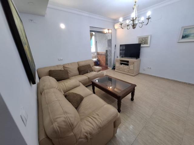Piso en venta en Fuengirola, Puerto Deportivo. Piso en venta de tres dormitorios y dos baños a 300 metros de la playa de Fuengirola. Pisos.