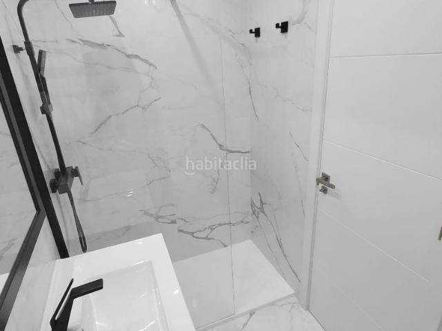 Piso en venta en Fuengirola, Puerto Deportivo. Piso recién reformado cerca de la playa y del centro de Fuengirola de 3 dormitorios, reforma a estrenar. Pisos.