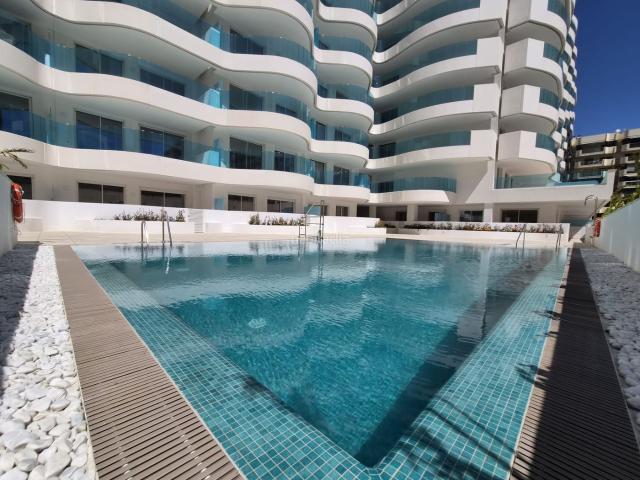 Piso en venta en Fuengirola, Puerto Deportivo. Pisos.